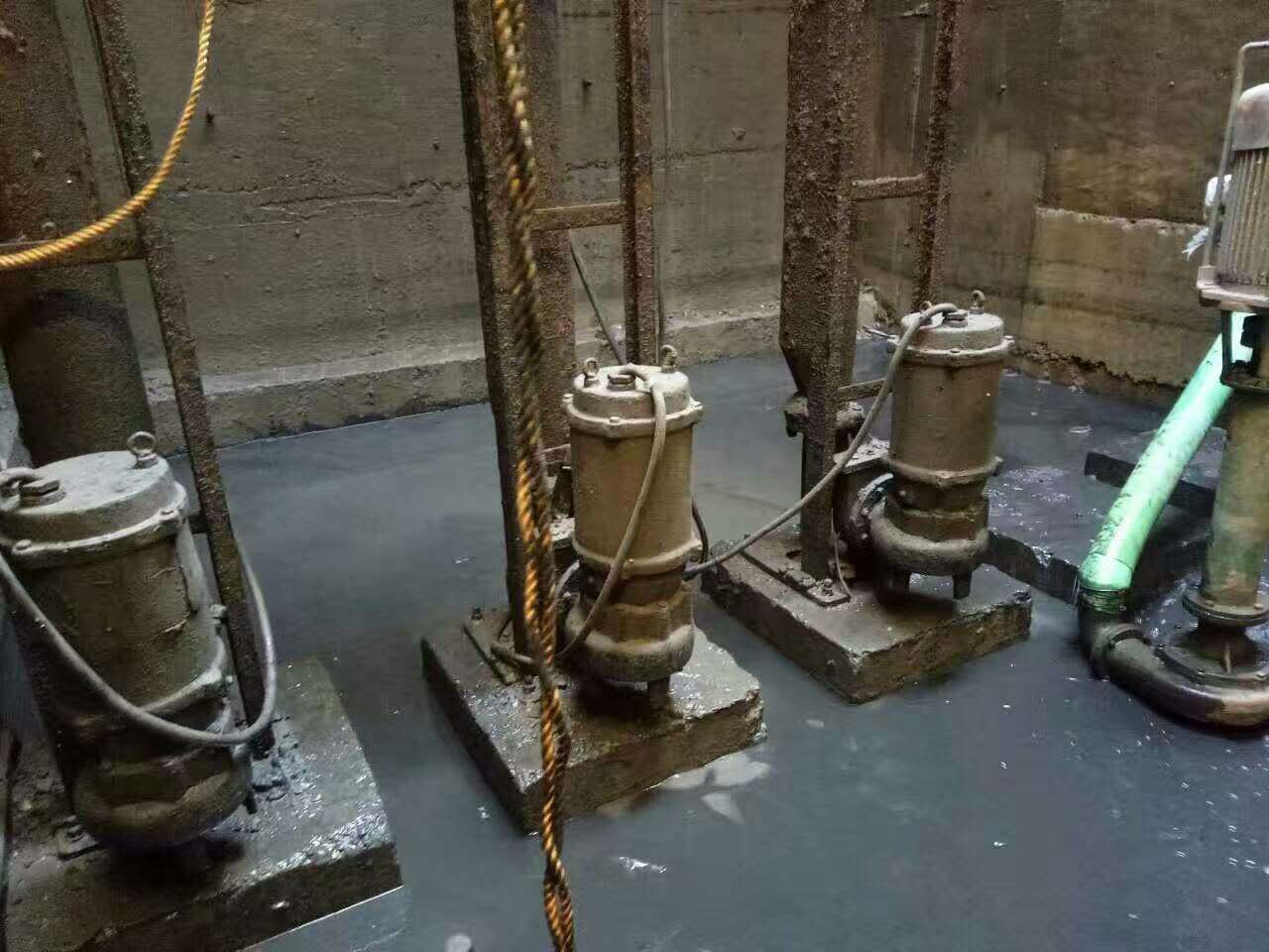 干驿镇污水池清理